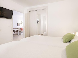 Flor Los Almendros Apartments