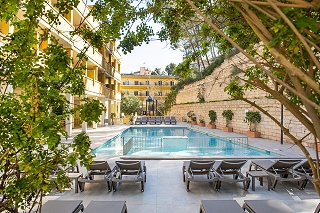 Flor Los Almendros Hotel