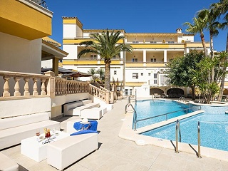 Flor Los Almendros Hotel