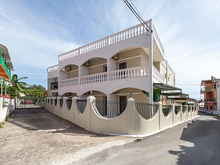 Bella Vista Hotel & Studios