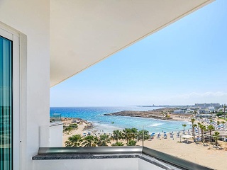 Tasia Maris Sands Hotel