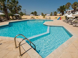 Leonidas Hotel & Studios