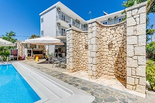 Angela Hotel & Apartments