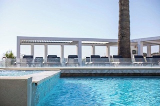 Hillside Studios & Apartments