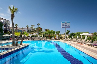 Club Titan Hotel