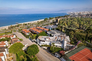 Club Titan Hotel