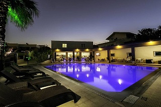 Hillside Studios & Apartments