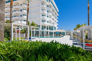 Tasia Maris Sands Hotel
