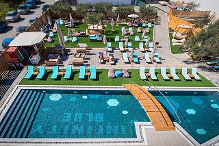 Enorme Infinity Beach