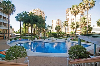 Hotel Parasol by Dorobe
