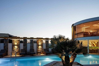 Golden Bay Hotel & Bungalows