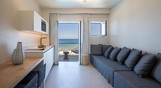 Akrogiali Beach Hotel