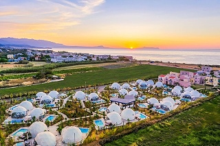 Emerald Oasis Glampotel by Azul Collection