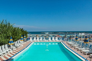 Club Hotel Bikini & Tropicana