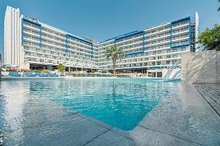 L'Azure Hotel