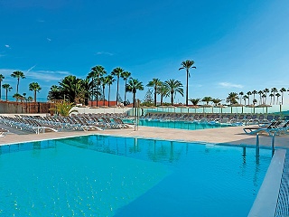 HL Miraflor Suites Hotel