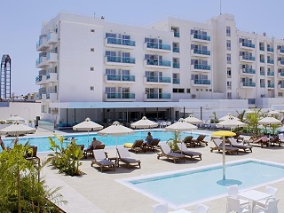 Kapetanios Bay Hotel
