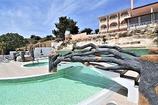Grand Beach Hotel