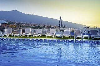 Skyview Hotel by LIVVO