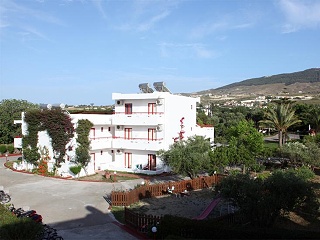 Sandy's Studios & Log-Villas