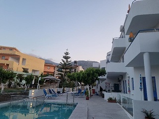 Leonidas Studios & Apartments